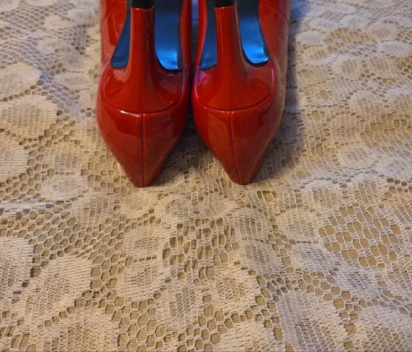 Easy Street Glossy Red Women's Flats - Picture 5 of 5